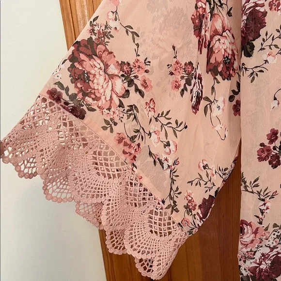 Wallflower Pink Floral Kimono Plus Size XXL New Lace Detail Lightweight Layer - Picture 3 of 9